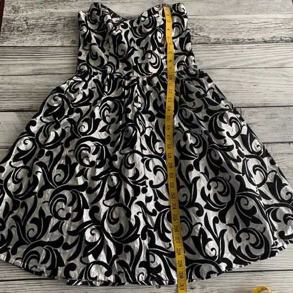 Vintage 90s LA Glo Silver Metallic Black Velvet Strapless Fit and Flare Dress - Picture 13 of 15